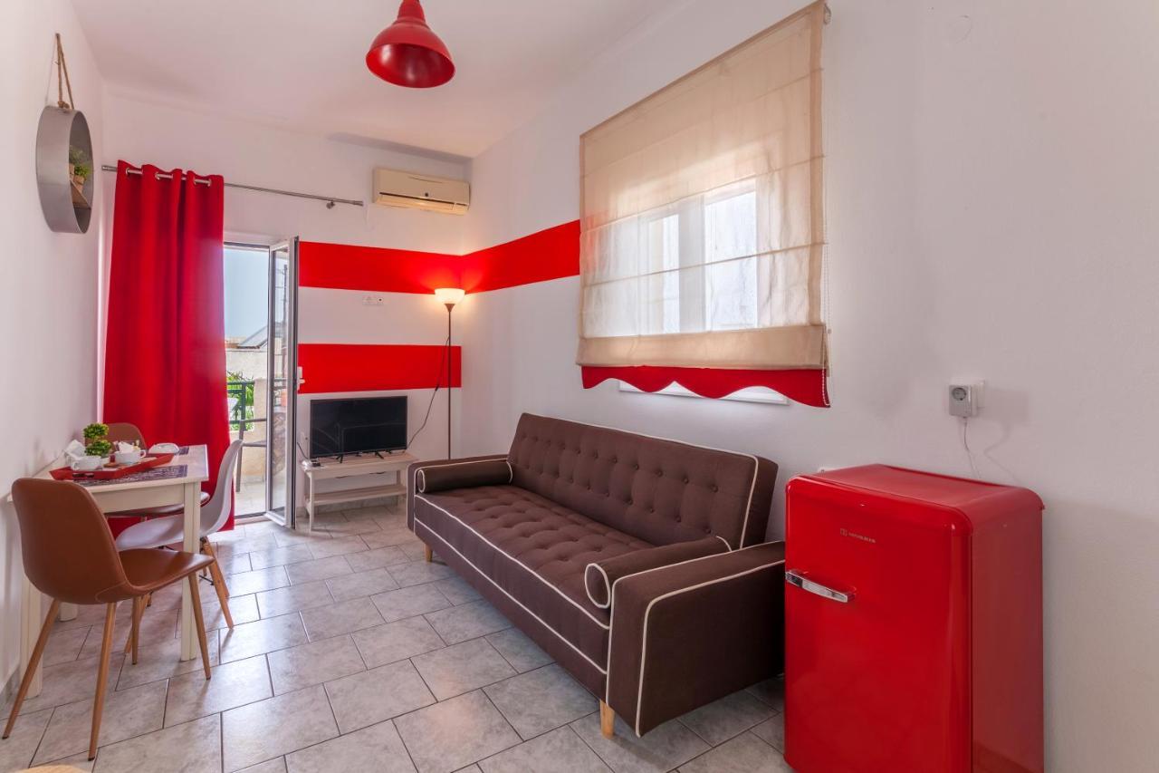 Guests Apartments In Sissi Creta エクステリア 写真